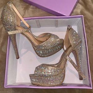 Elegant Windsor Heels!